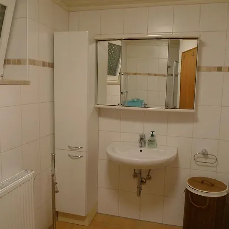 Apartment Geraeumiges Garten-appartement Im Efh Mit Separatem Eingang *
