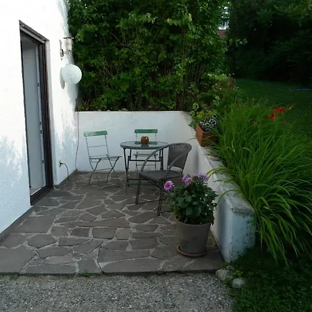 Apartment Geraeumiges Garten-appartement Im Efh Mit Separatem Eingang
