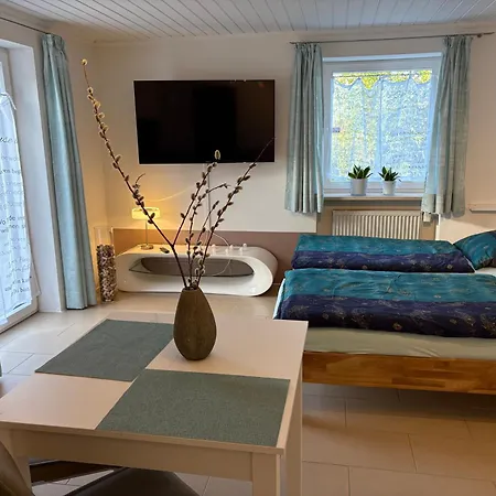Apartment Geraeumiges Garten-appartement Im Efh Mit Separatem Eingang *